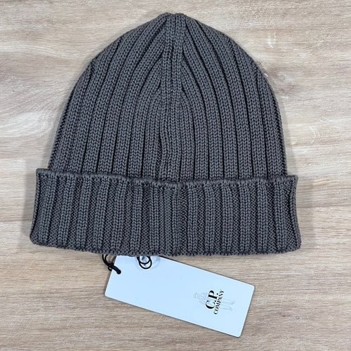 CP Company Extra Fine Merino Wool Logo Beanie in Walnut